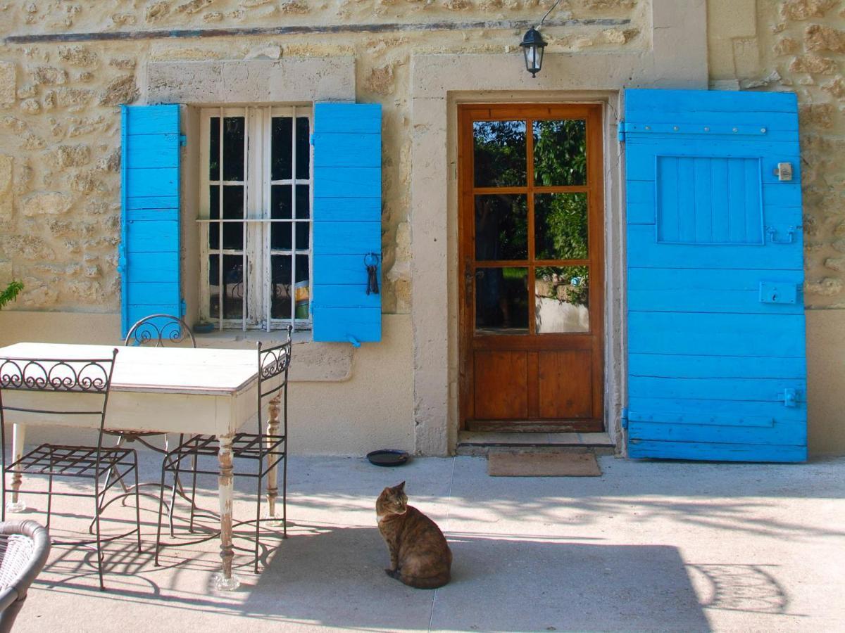 Hotel Les Volets Bleus Provence Salon-de-Provence Exterior foto