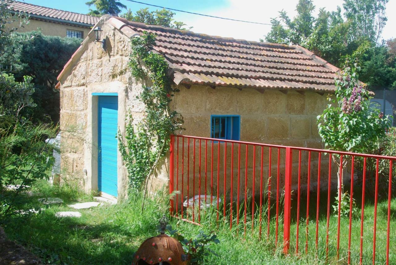 Hotel Les Volets Bleus Provence Salon-de-Provence Exterior foto